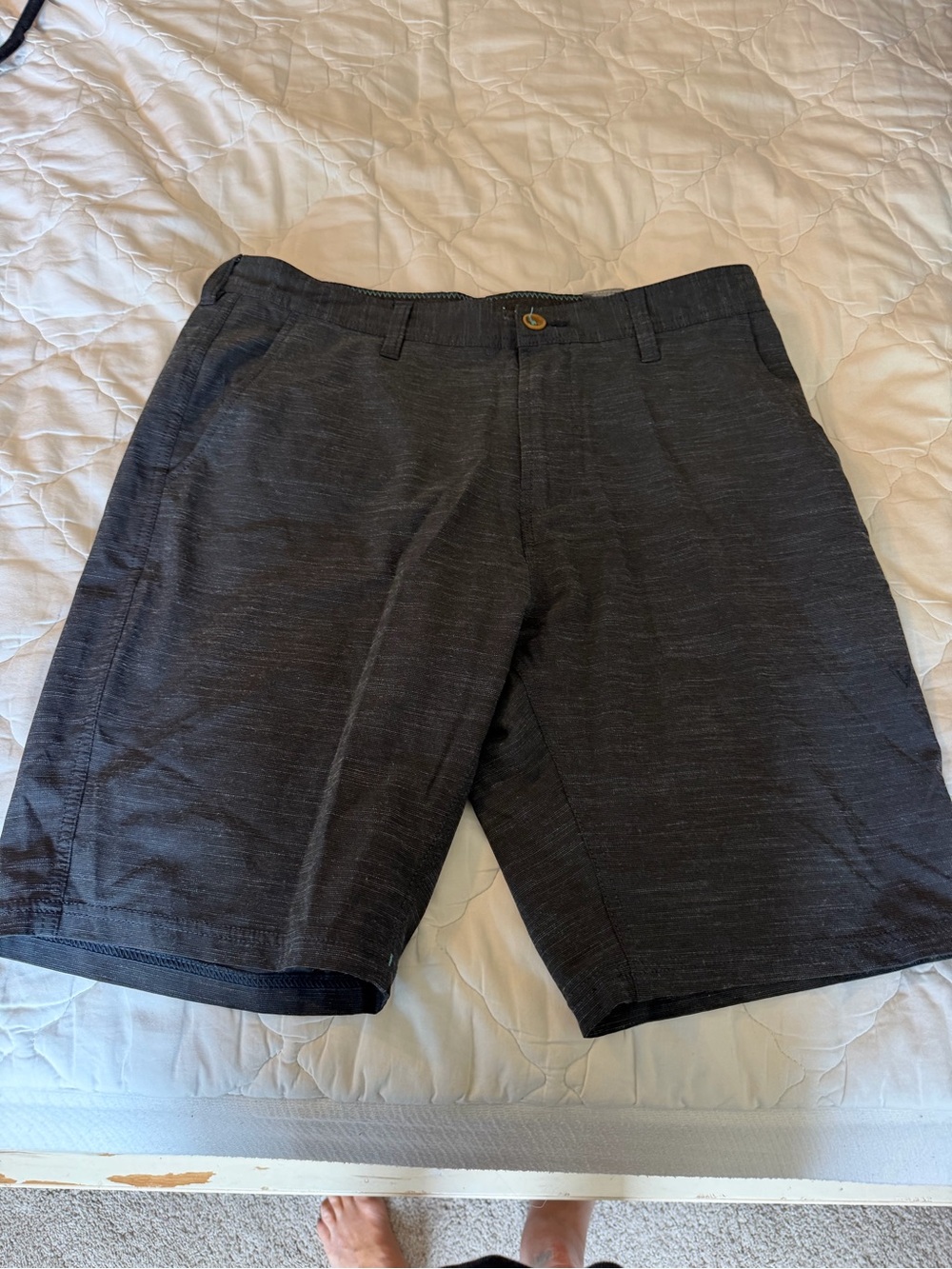 VISSLA Men's Charcoal Heather Flat Front Shorts